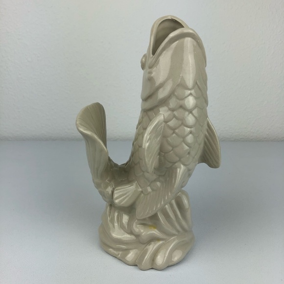 VINTAGE 8" White Koi Fish Vase Water Jumping Flowe - Picture 2 of 16